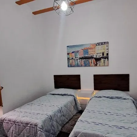 Moderna Casa En El Casco Historico De