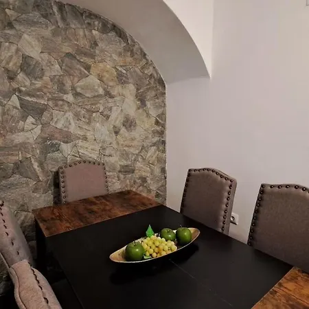 Moderna Casa En El Casco Historico De *