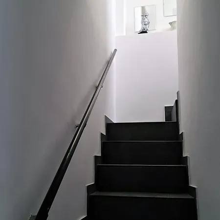 Moderna Casa En El Casco Historico De *